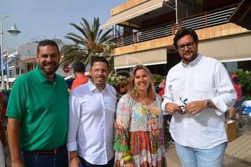 Alberto Rdríguez e Isabel Navarro triunfan en la XVII Travesía a Nado de Salinetas (Foto TA)